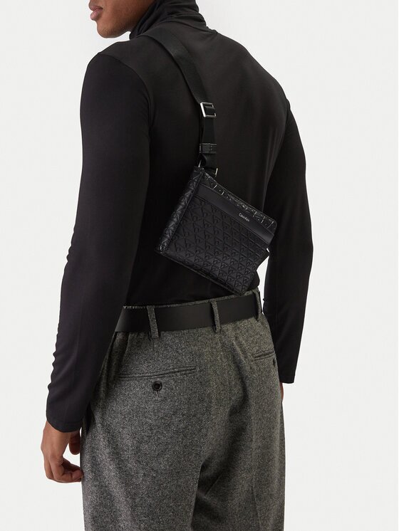 Calvin Klein Geantă crossover Emblem Aop Emboss Square Sling LV04D3277G