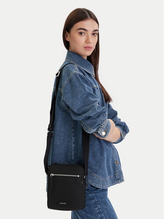 Calvin Klein Geantă crossover Embossed Woven Reporter LV04D3208G