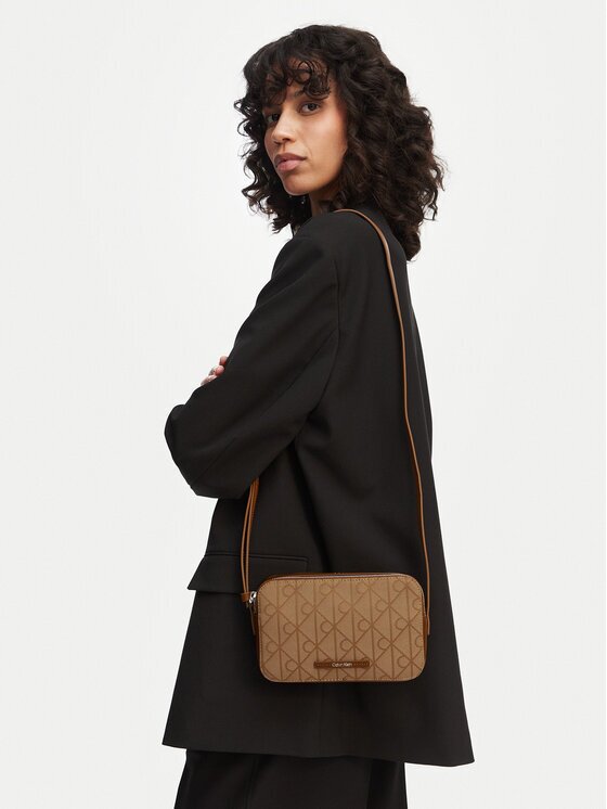 Calvin Klein Geantă Emblem Aop Jacquard Camera Bag LV04F3533G