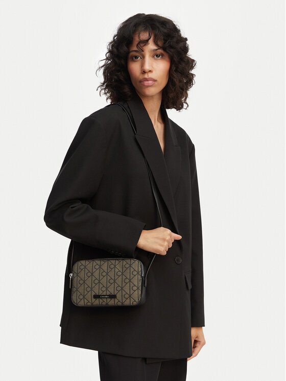Calvin Klein Geantă Emblem Trio Pebble Shoulder Bag LV04F3533G