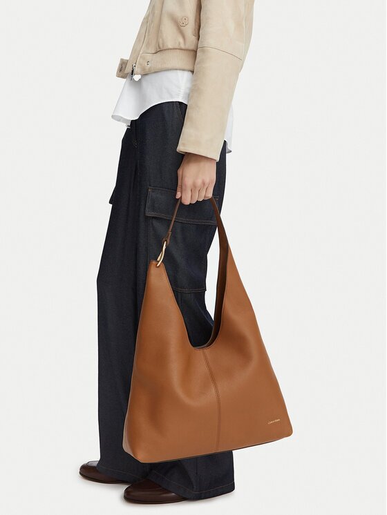 Calvin Klein Geantă Slouchy Leather Md Shoulder Bag LV04F3543G