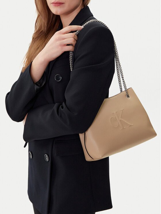 Calvin Klein Jeans Geantă Sculpted Chain Shoulder Bag LV04K3163G