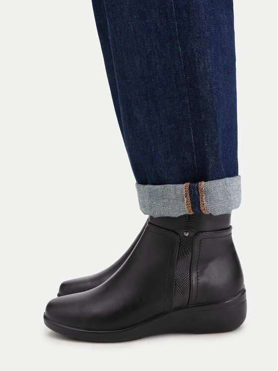 Clara Barson Botine CEO-LM3C9626-01
