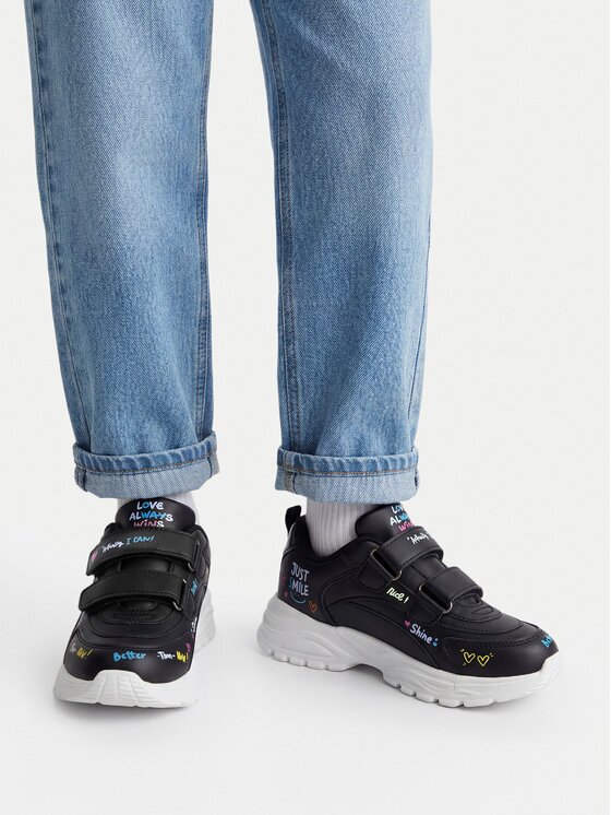DeeZee Sneakers CEO -AVO-19627-002
