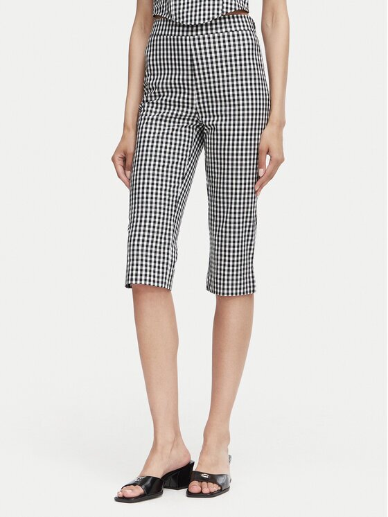 GUESS Pantaloni capri W6YB35 W4486 Slim Fit