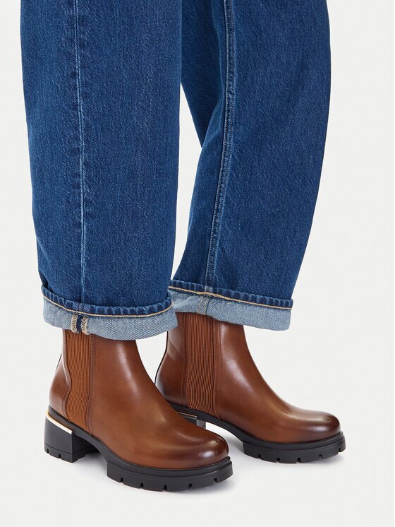 JENNY Botine CEO-24F597-1