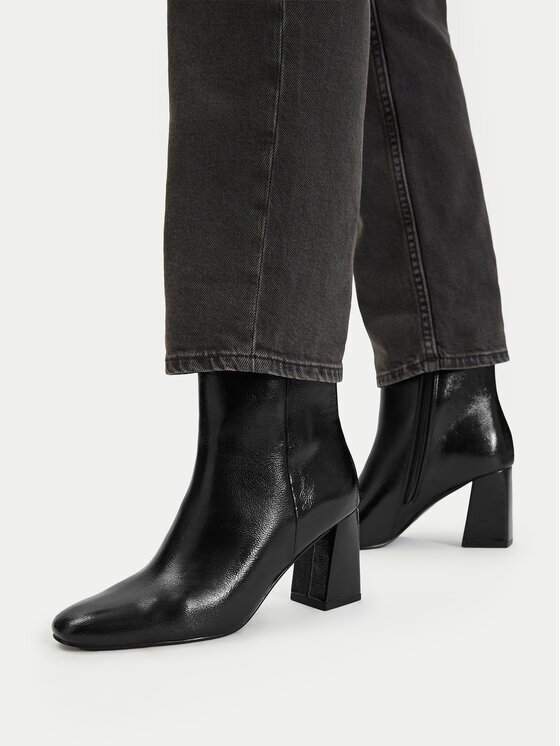JENNY Botine CEO-LS6546-01