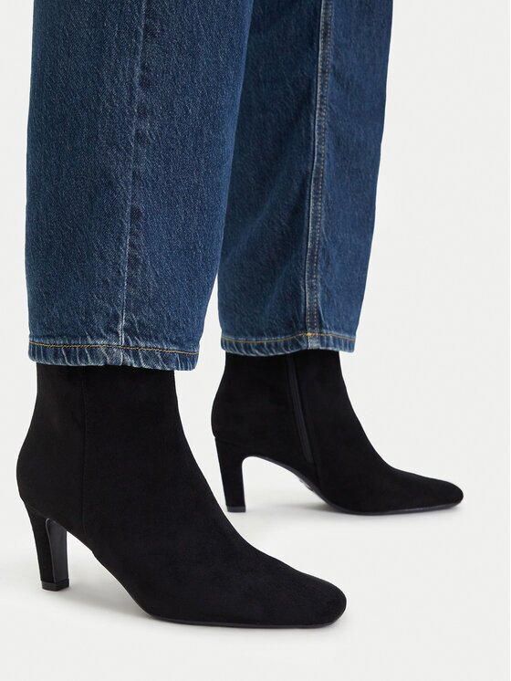 JENNY Botine CEO-LS6551-01