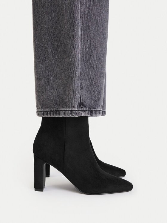 JENNY Botine CEO-WS1241-03