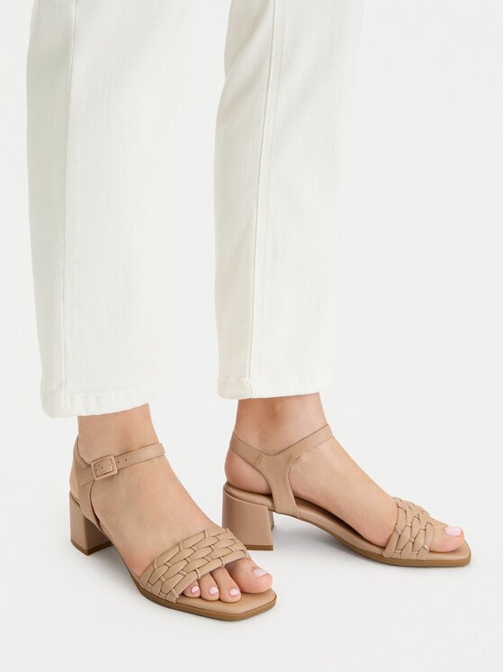JENNY Sandale CEO-LBDS40469-15