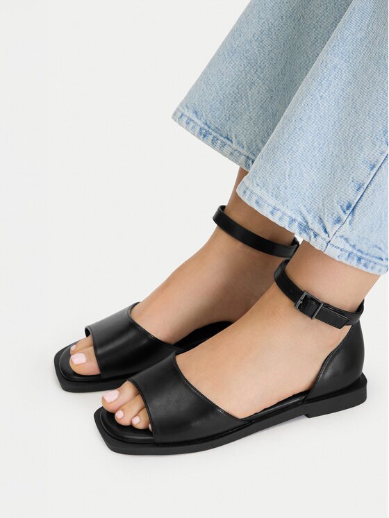 JENNY Sandale CEO-O-240725-1