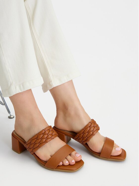 JENNY Şlapi CEO-LBDS40469-16