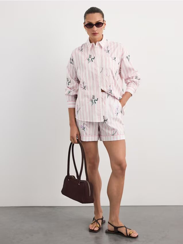 Mohito Pantaloni scurți cu broderie