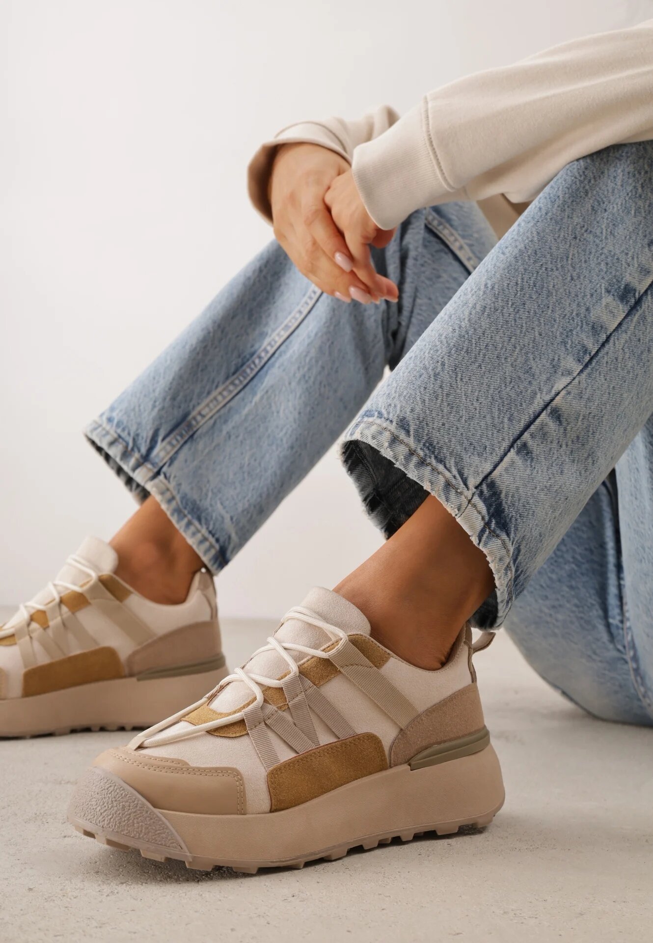  Adidași bej închis cu șireturi plați cu inserții colorate din piele ecologică Wonise