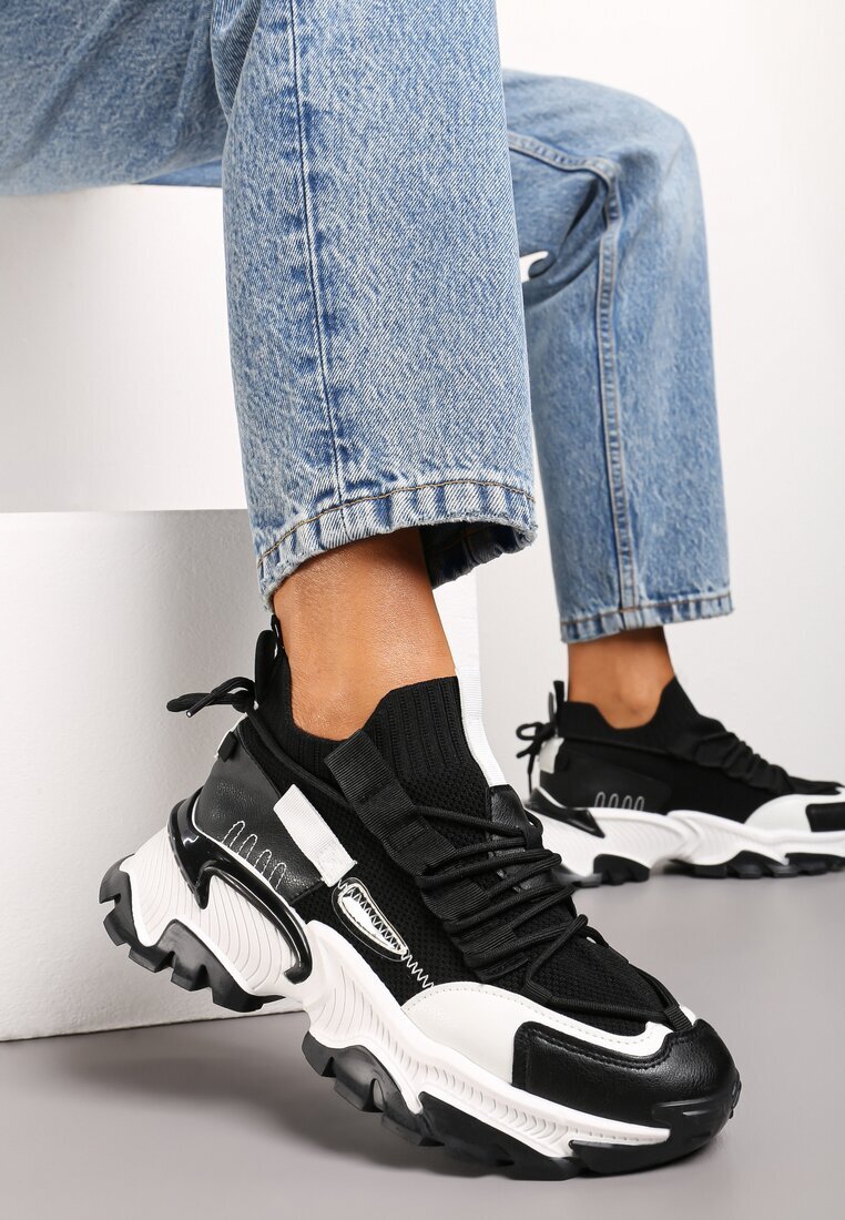  Adidași Negri Kharena