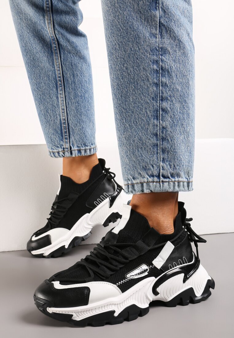  Adidași Negri Kharena