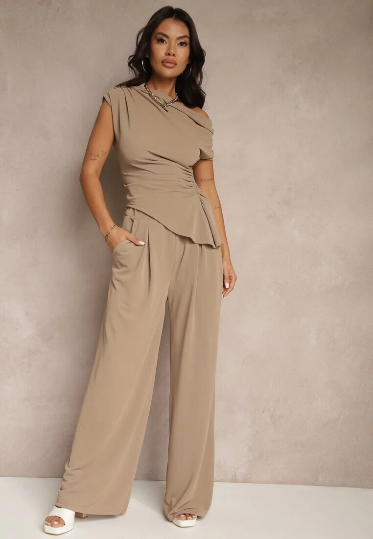 allyson Compleu Maro deschis Pantaloni cu croială largă și Bluză asimetrică cu drapaj Nitara