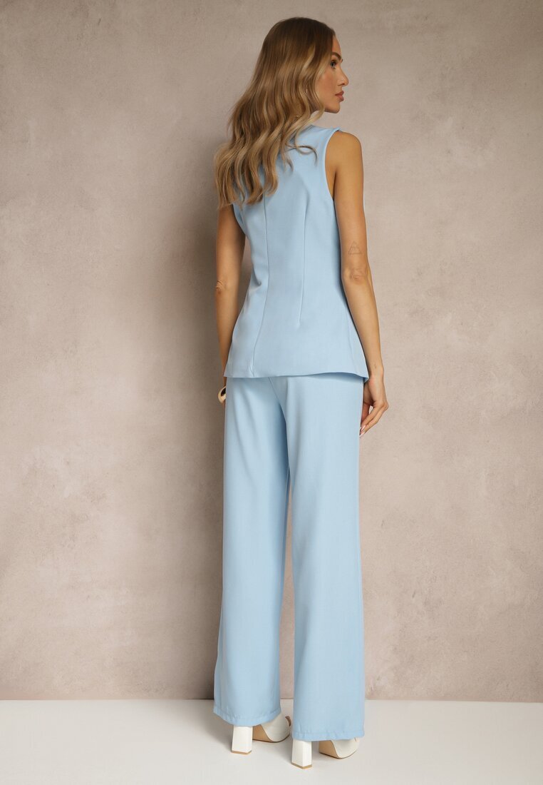 allyson Set de costum albastru deschis Vestă cu nasturi decorativi și Pantaloni clasici Roneira