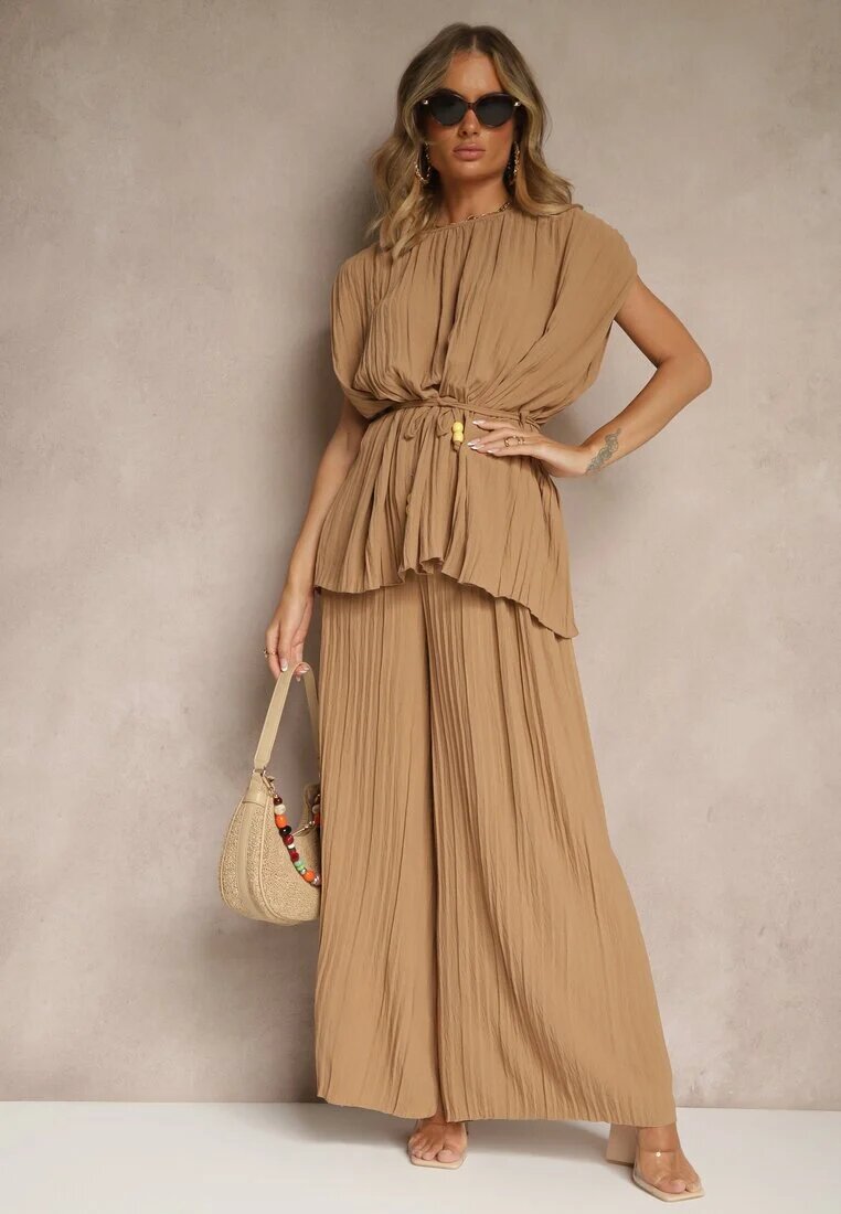 allyson Set maro deschis pantaloni cu croială largă și bluză cu umeri întăriți Nilamira