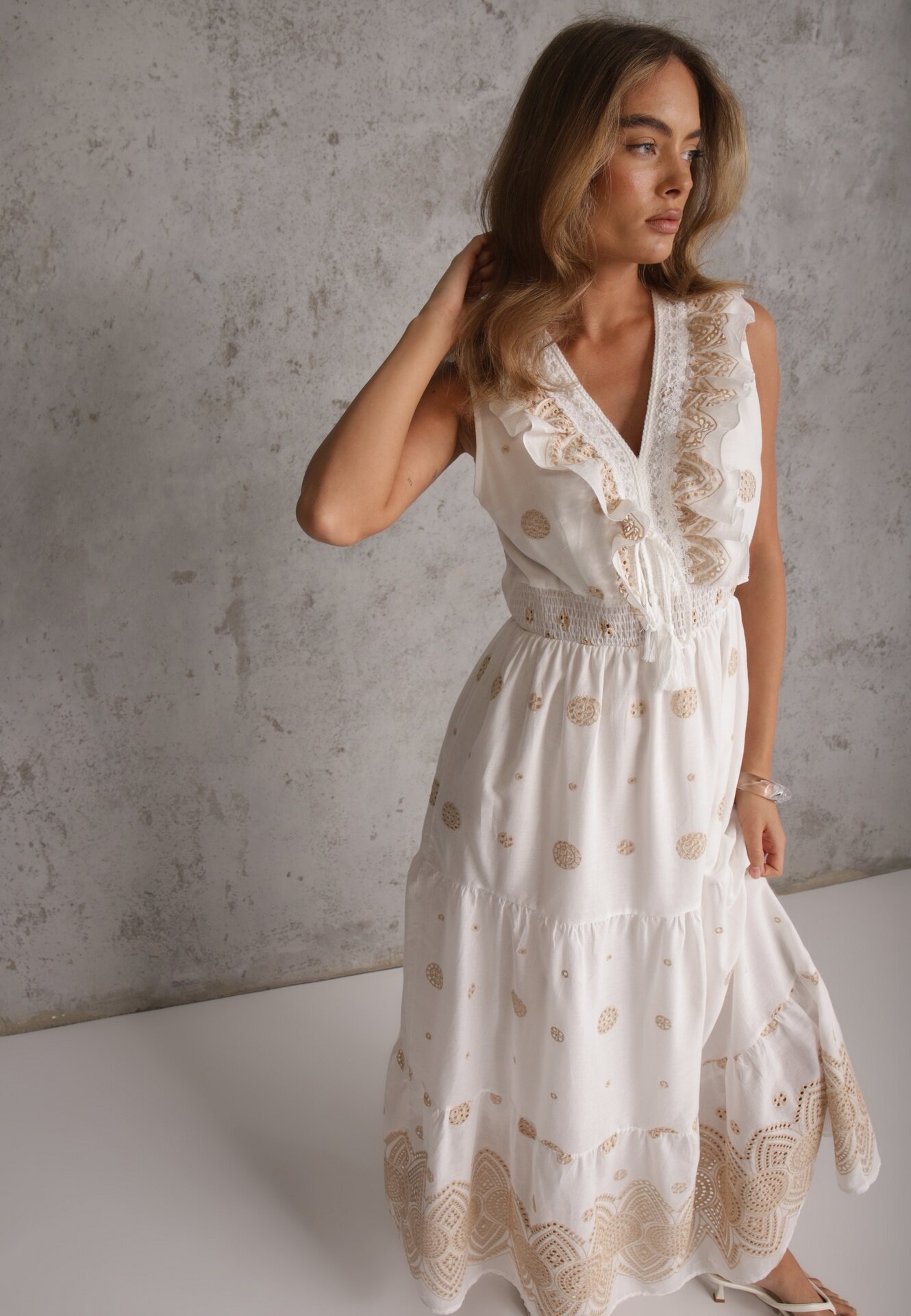 ambitionfly Rochie de vară Boho din bumbac cu broderie în modele și volănaș Alemite Bej