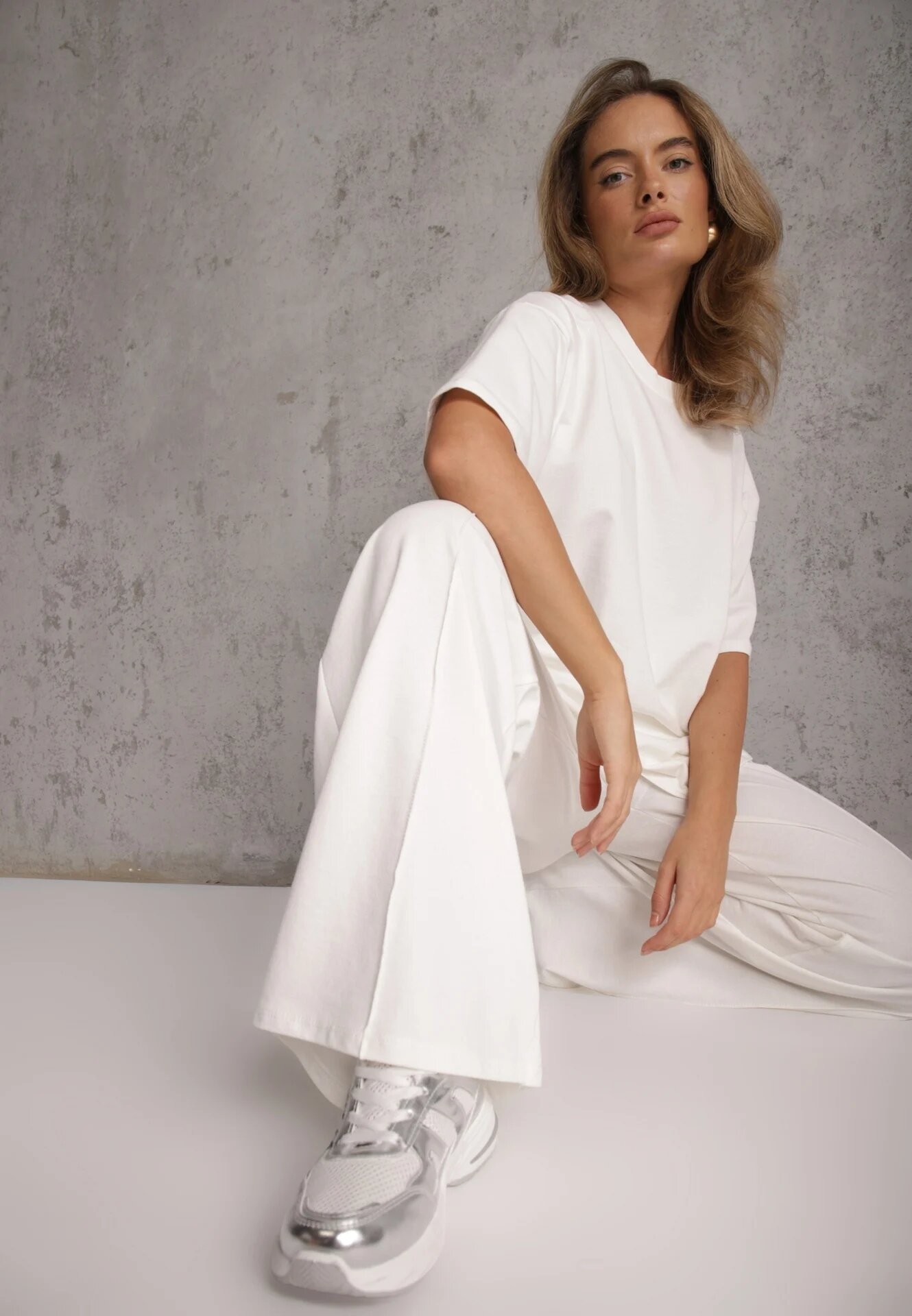  Ansamblu Alb din Bumbac Pantaloni Largi Drepți cu elastic în talie Bluză cu Decupaje Vimarases