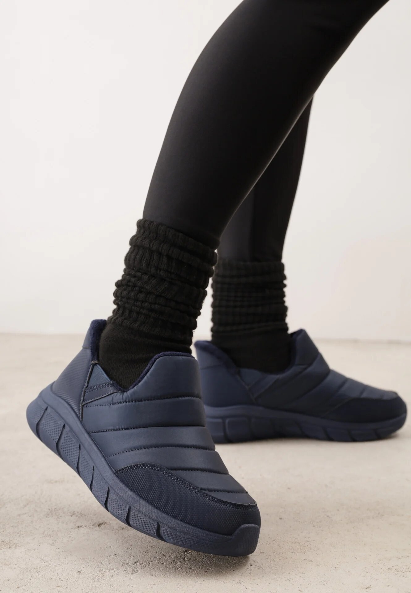 ballada Ghete de zăpadă stil sneakers bleumarin cu platformă cu imprimeu în relief și cu carâmb matlasat Vermina
