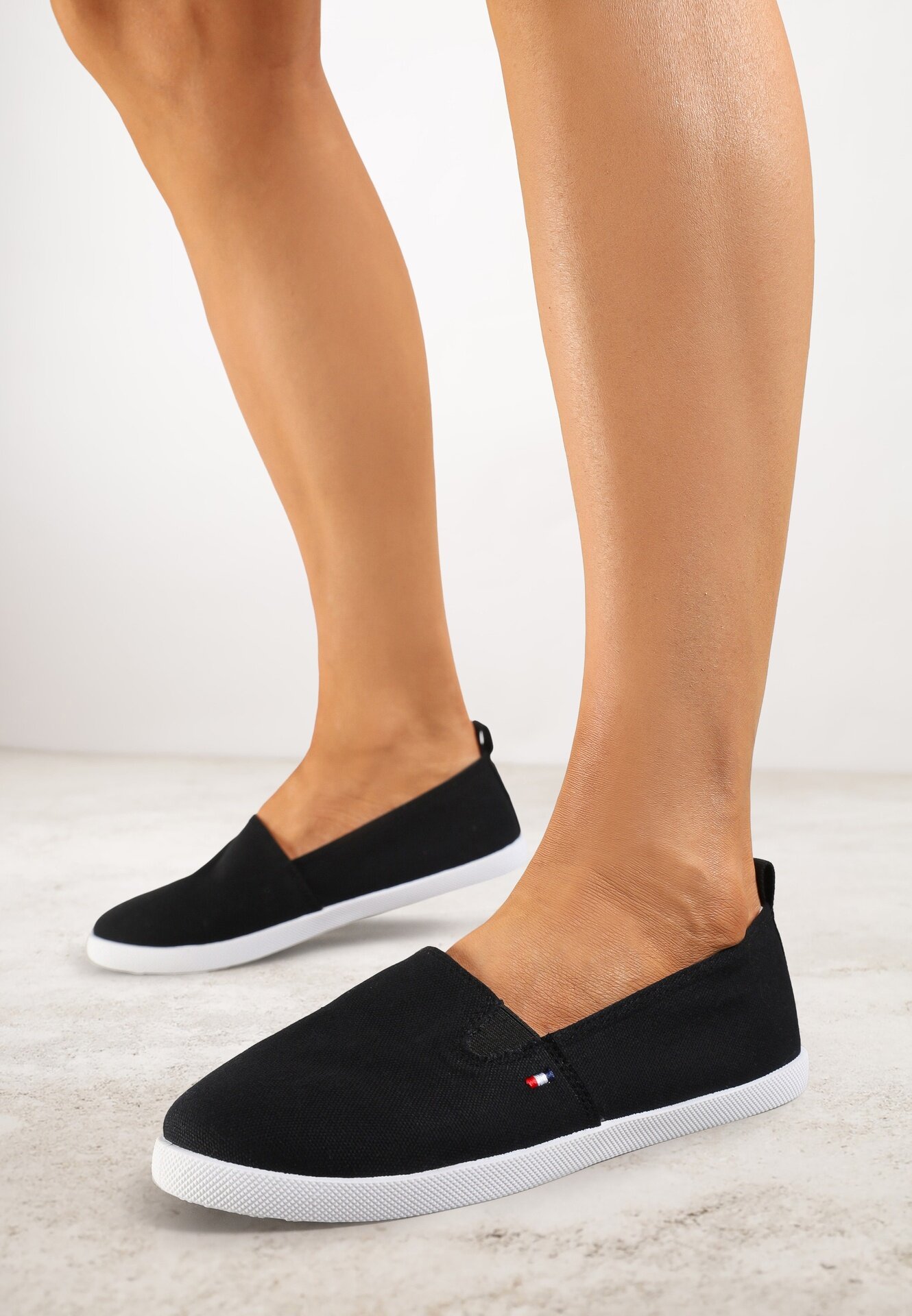 ballada Tenisi Alb-Negru Vices cu design clasic slip-on cu inserții elastice Telaviela