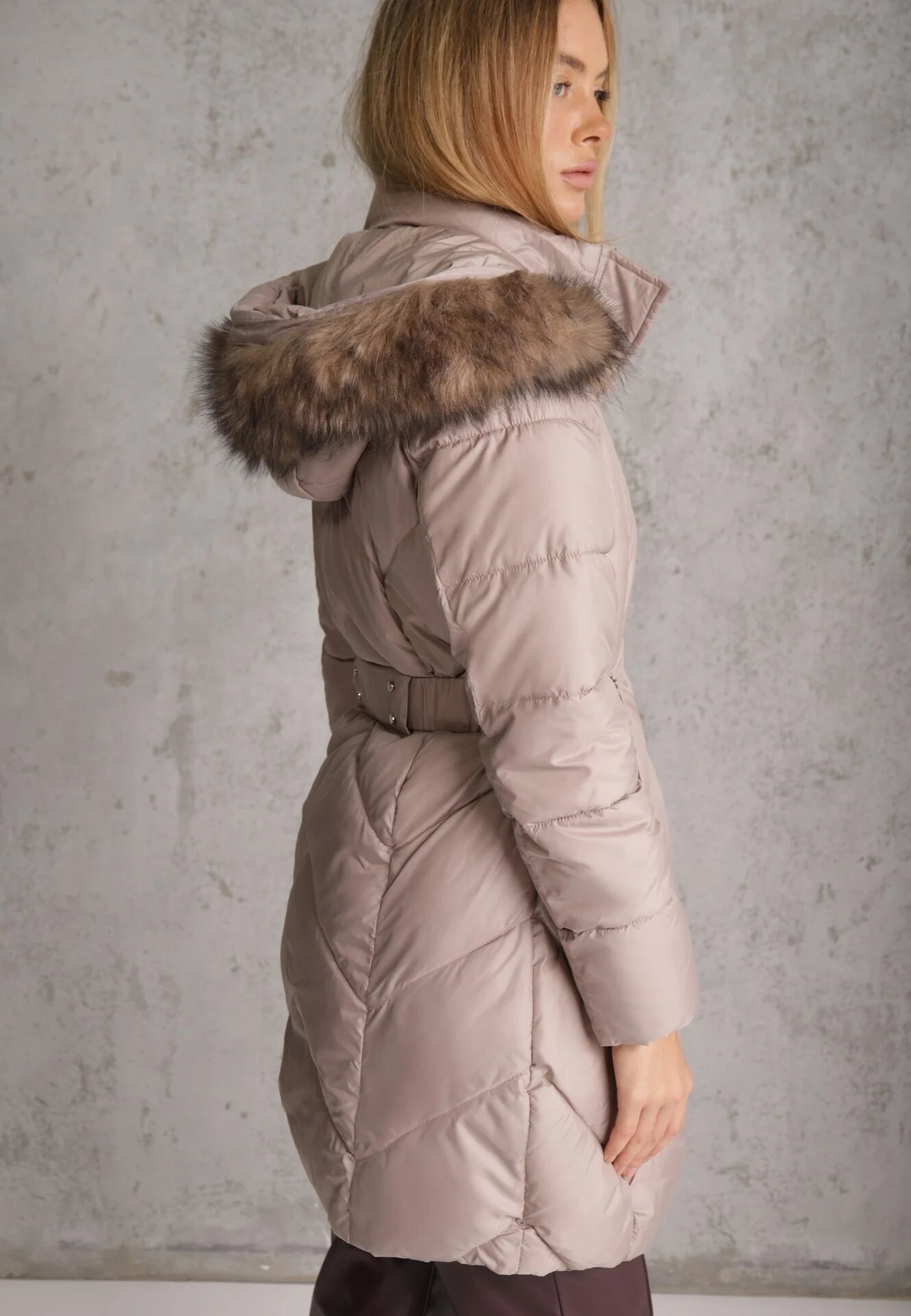 bh forever Geacă Lungă Matlasată Bej Stil Parka cu șnur în talie și blană artificială Abelasa