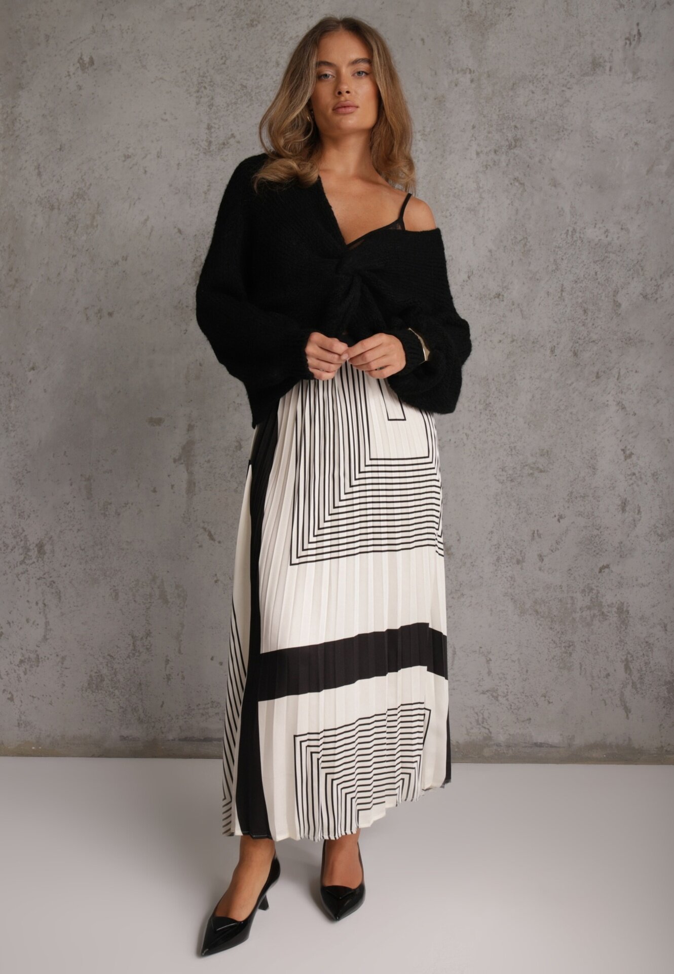 bisou's project Fustă Bej-Neagră Plisată cu Elastic în Talie Decorată cu Model Geometric Jenessia