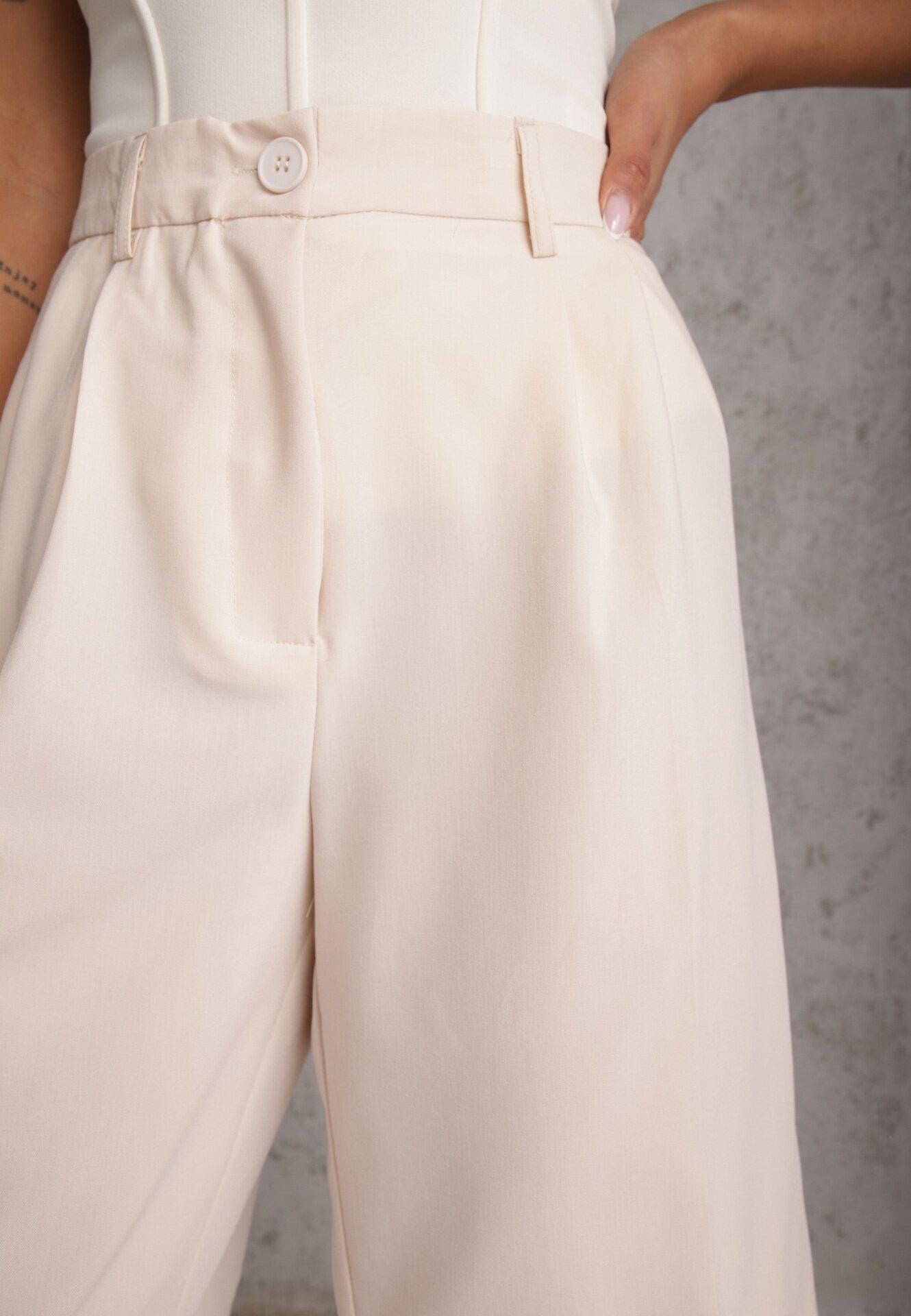 bisou's project Pantaloni scurți bej deschis cu croială de costum High Waist cu adaos de viscoză Mavvia