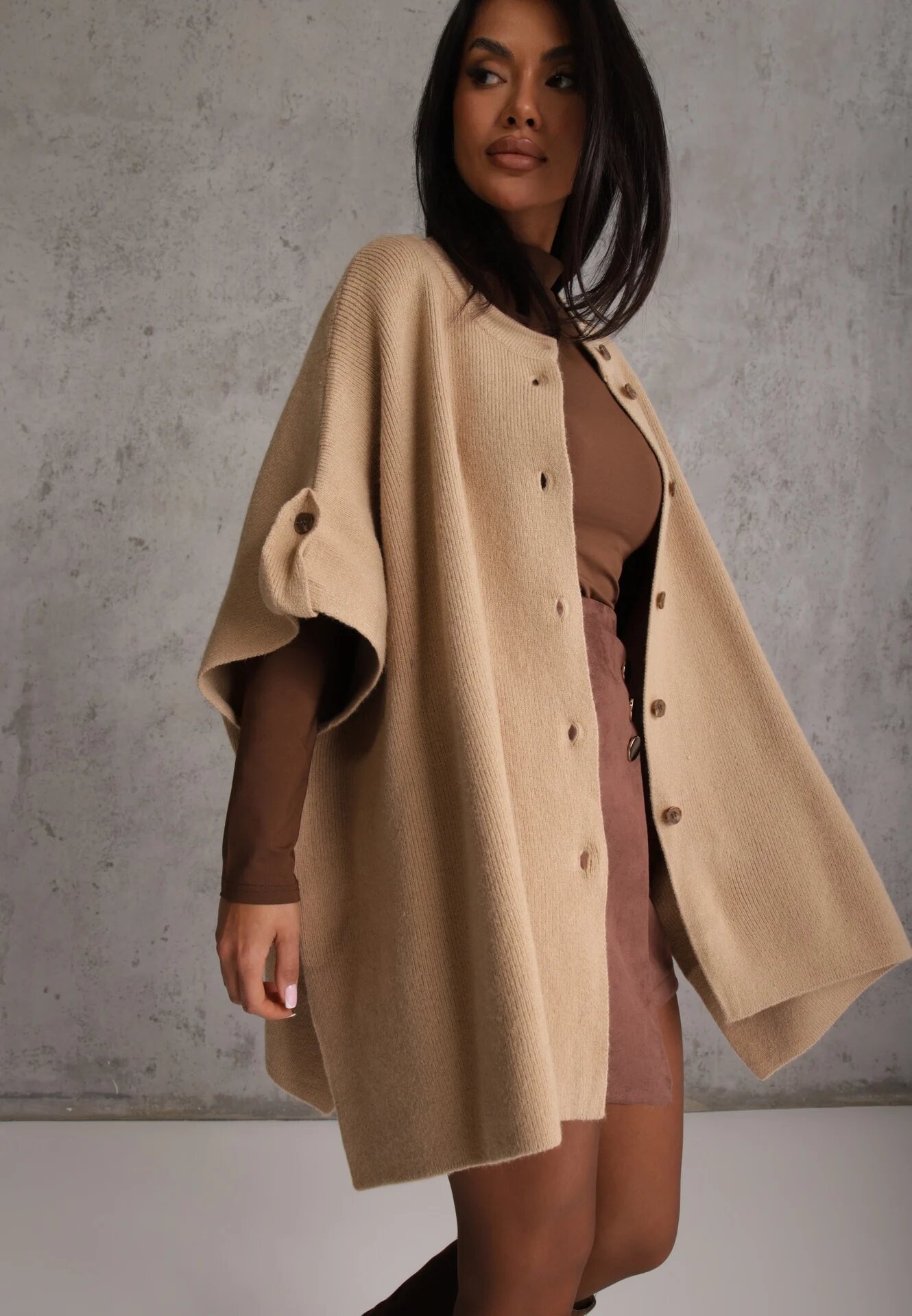 bisou's project Poncho oversize din tricot cu mânecă scurtă închis cu nasturi Obsidis Bej