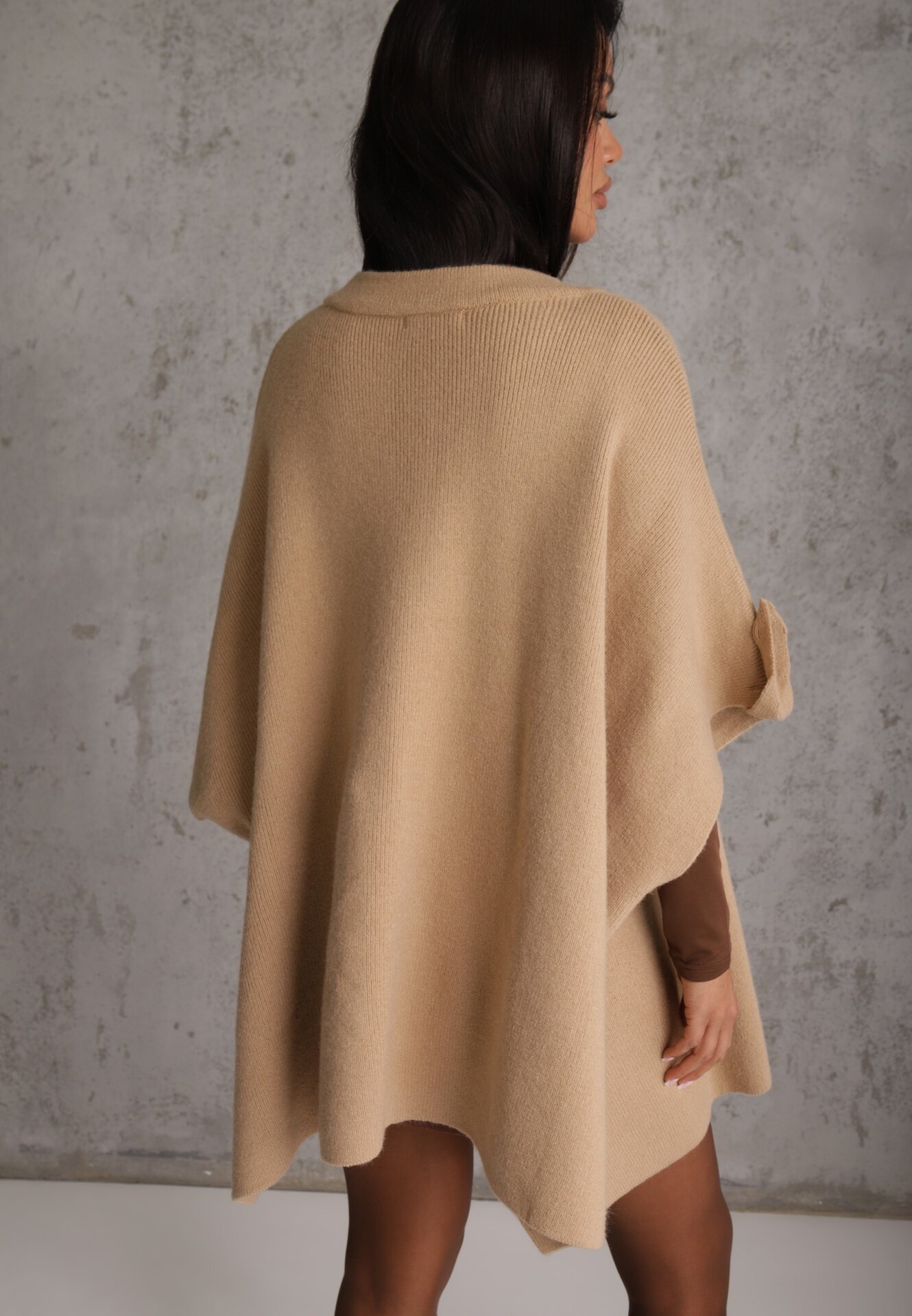 bisou's project Poncho oversize din tricot cu mânecă scurtă închis cu nasturi Obsidis Bej