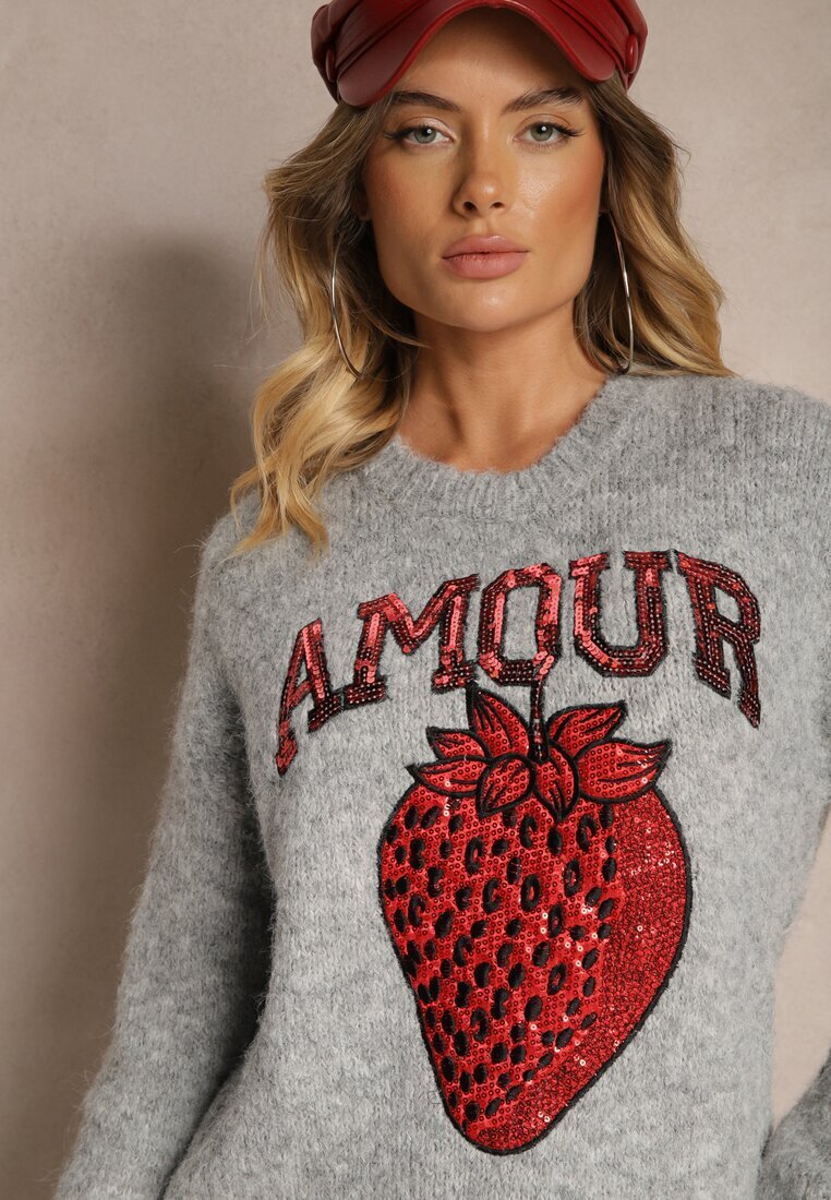 bisou's project Pulover Gri cu adaos de lână decorat cu o aplicație căpșună și cu inscripția Zozizelle