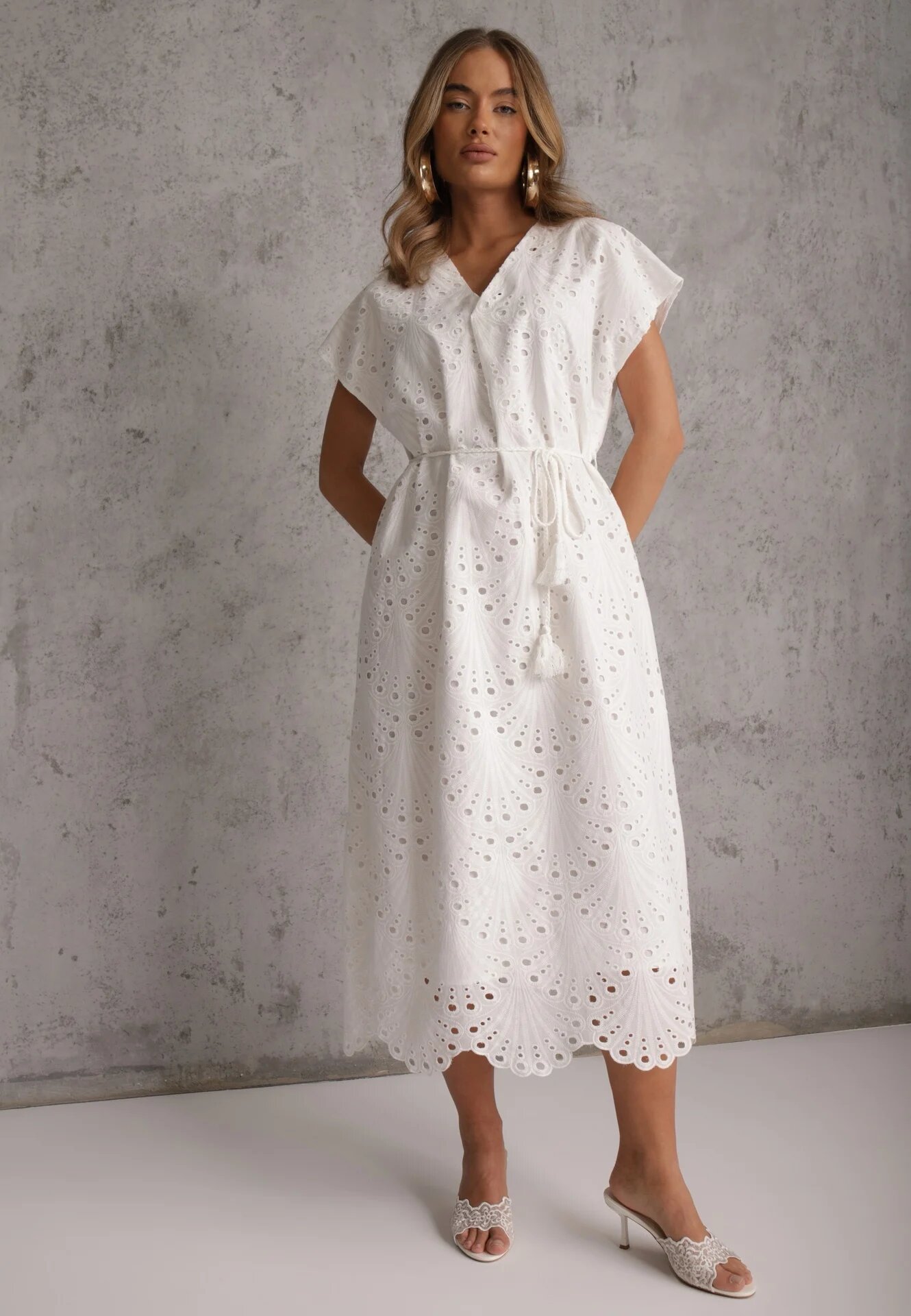 bisou's project Rochie albă de bumbac cu broderie cu cordon din material în talie Dimla