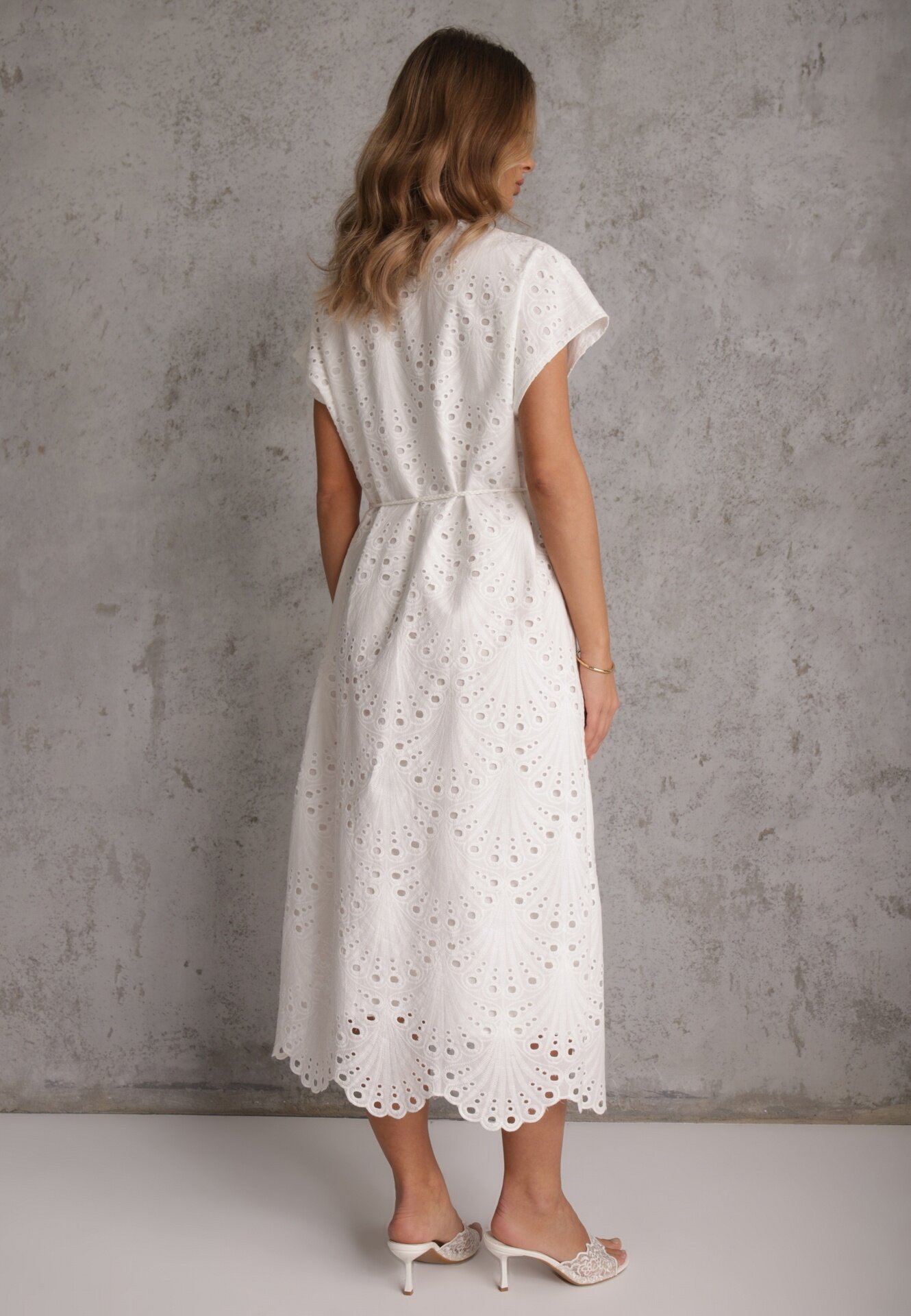 bisou's project Rochie albă de bumbac cu broderie cu cordon din material în talie Dimla