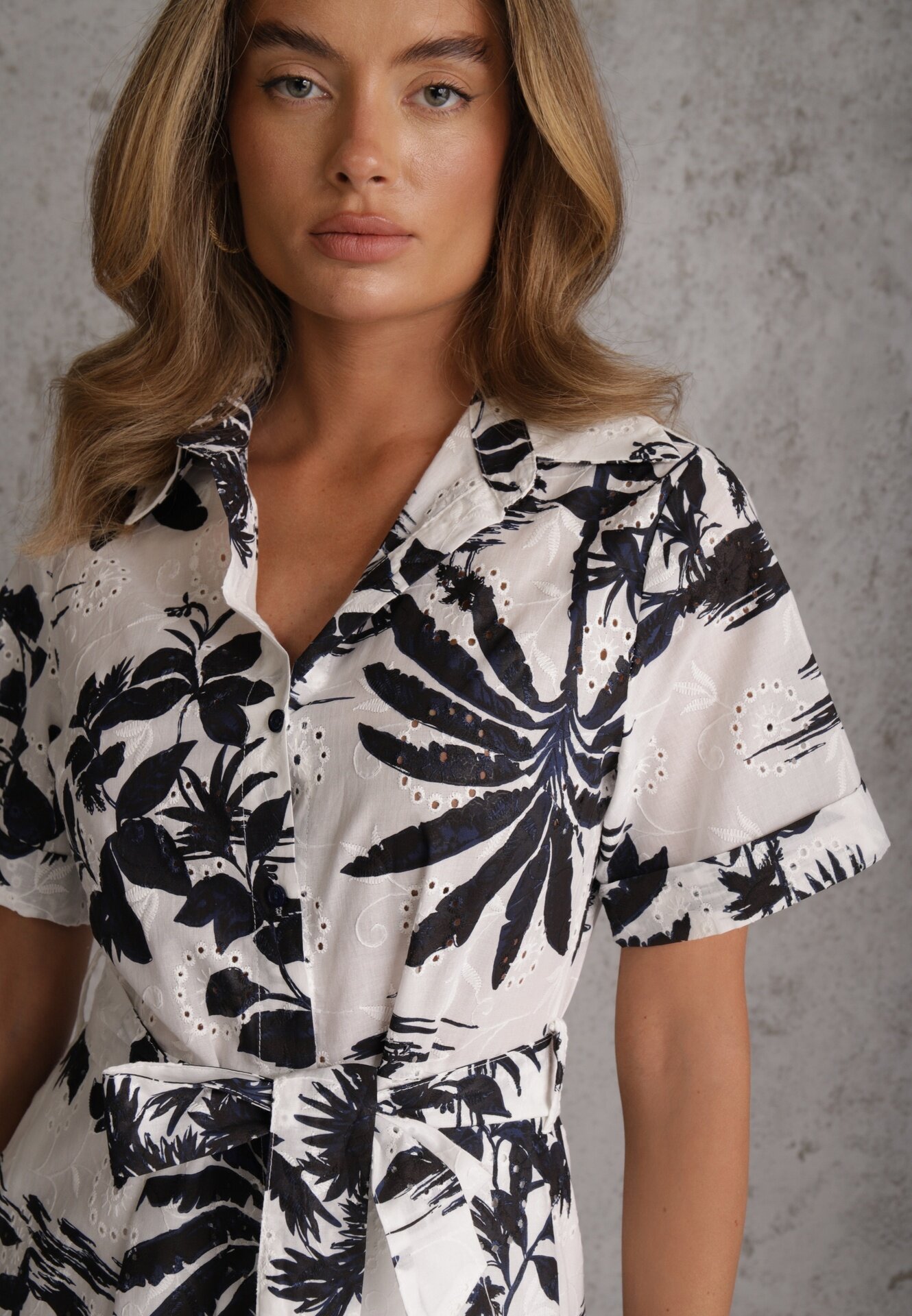 bludeise Rochie din bumbac cu imprimeu vegetal croială de cămașă și tip cravată Beithes Albastră