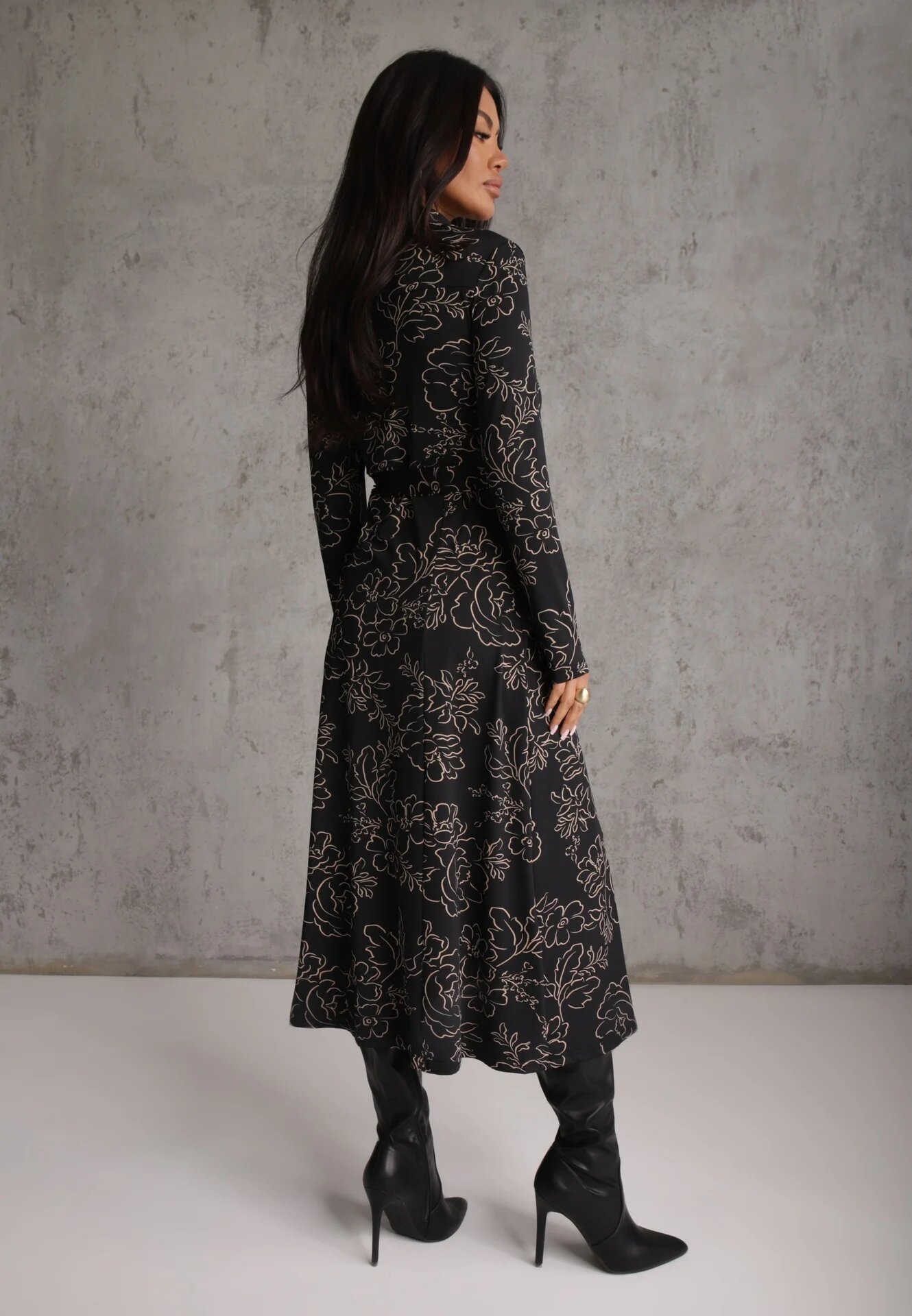by swan Rochie-cămașă cu adaos de viscoză cu curea și motiv floral Titanis Neagră