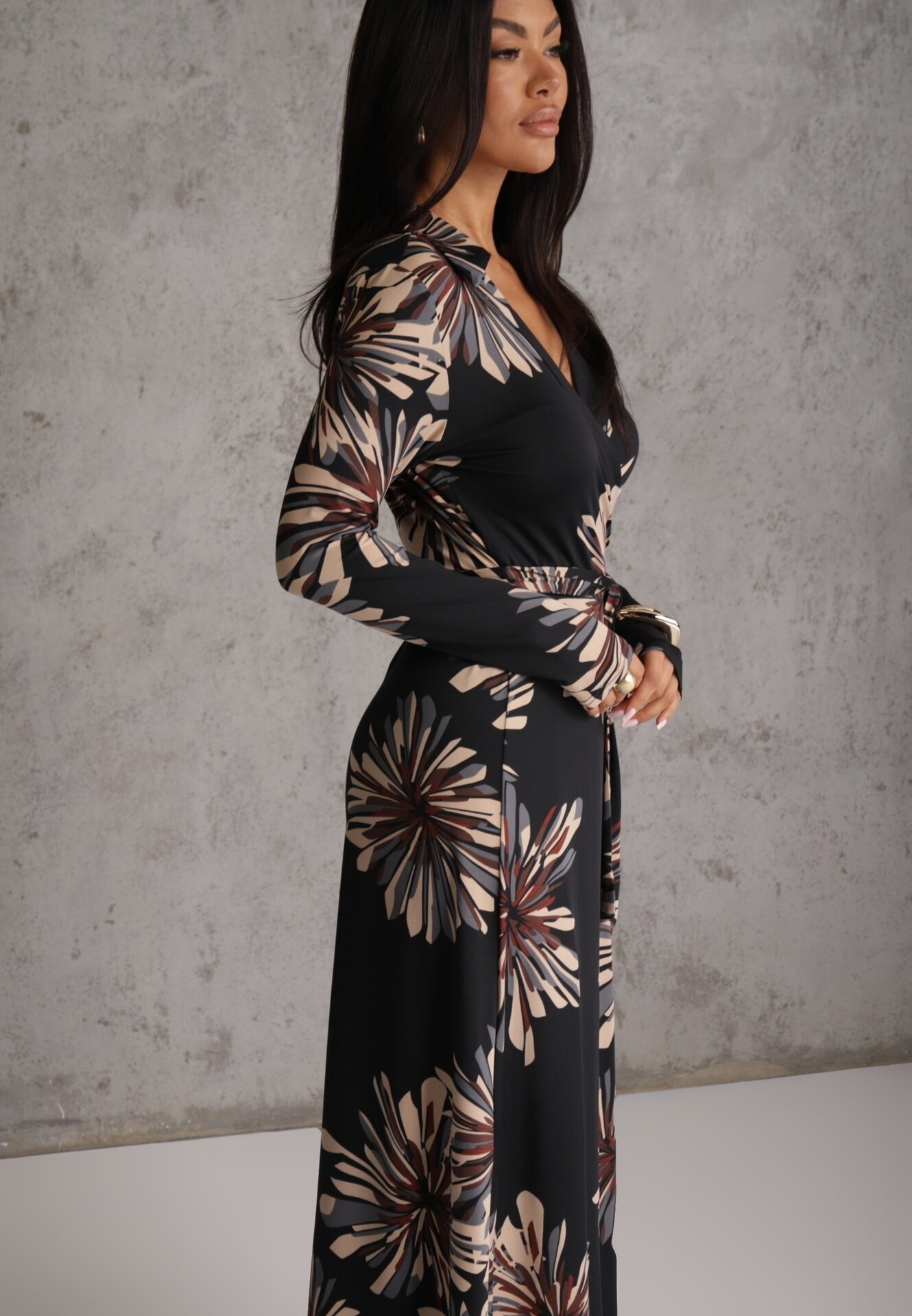 by swan Rochie din viscoză cu flori și decolteu petrecut Joviene Neagră