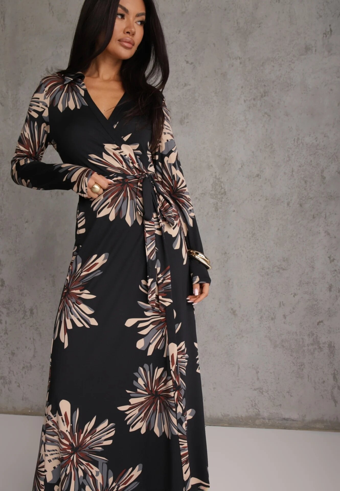 by swan Rochie din viscoză cu flori și decolteu petrecut Joviene Neagră