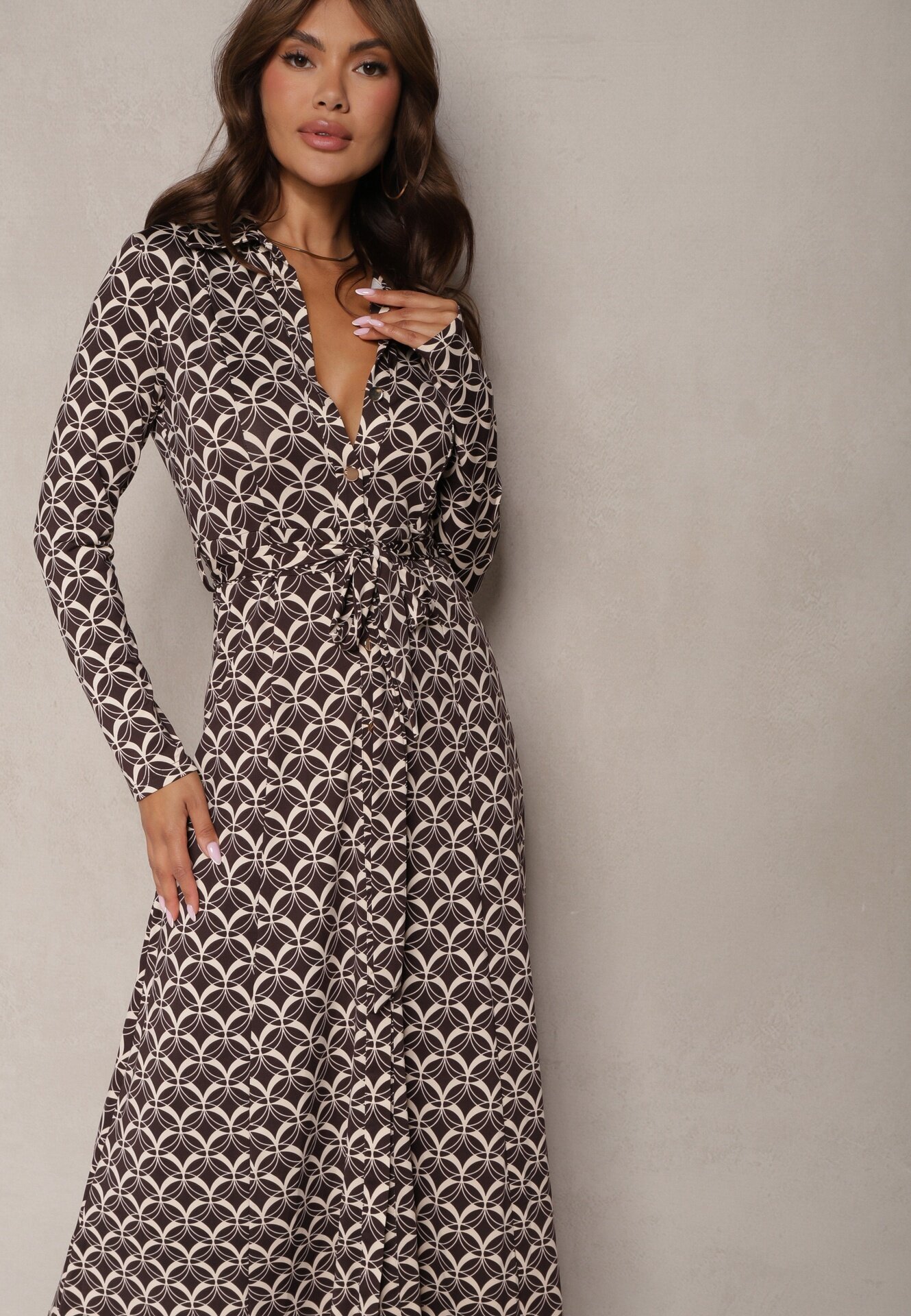 by swan Rochie tip cămașă Maro Midi Decorată cu model geometric și cu cordon legat Aripel