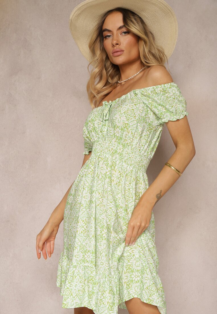 cflo Rochie cu umeri goi verde deschis din vâscoză cu cordon din material și elastic în talie cu volan Tiamarosa