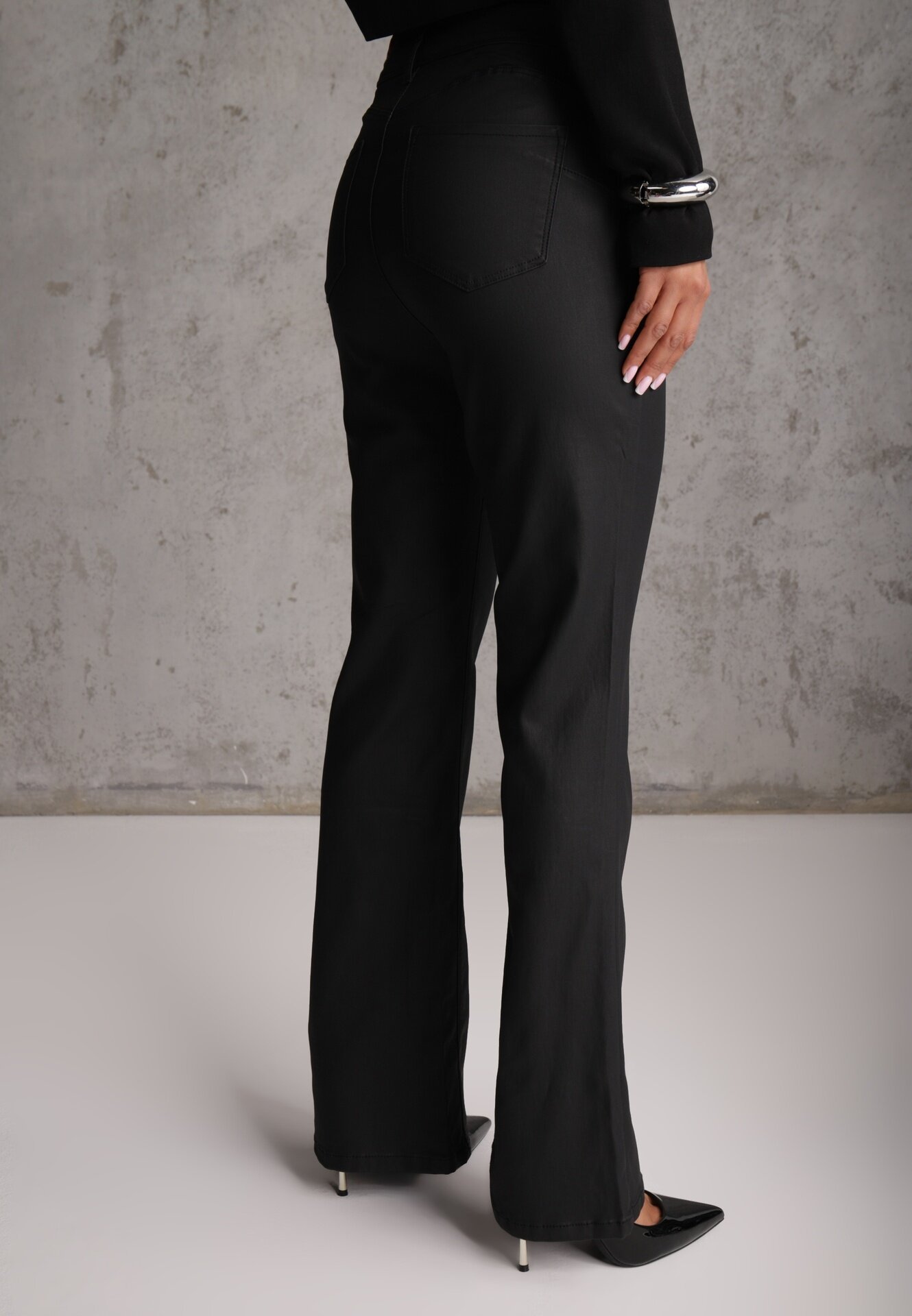 daysie Blugi Flare Standard Waist Cerate cu efect Push Up și ușoară căptușeală Tapara Negri