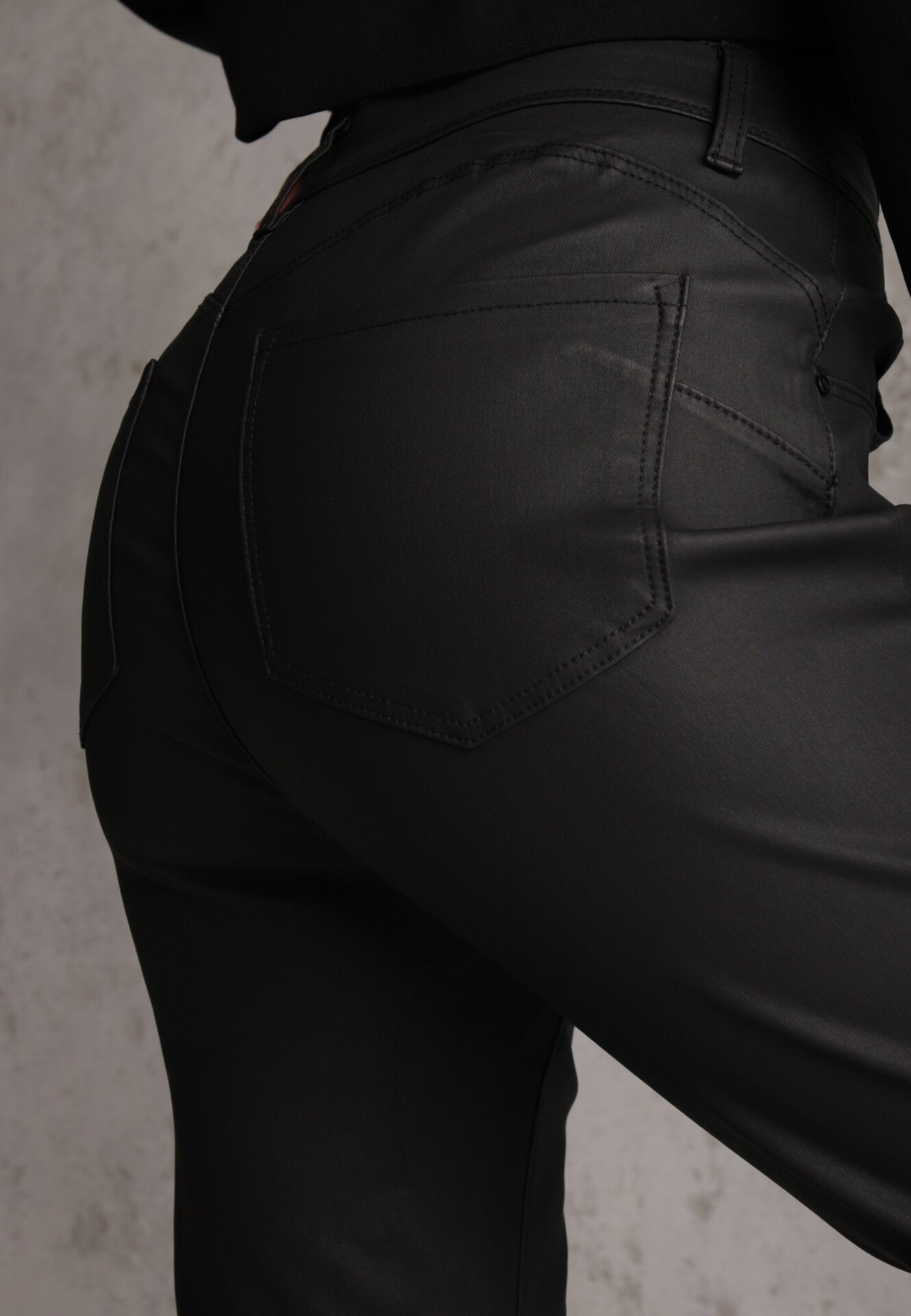 daysie Blugi Flare Standard Waist Cerate cu efect Push Up și ușoară căptușeală Tapara Negri