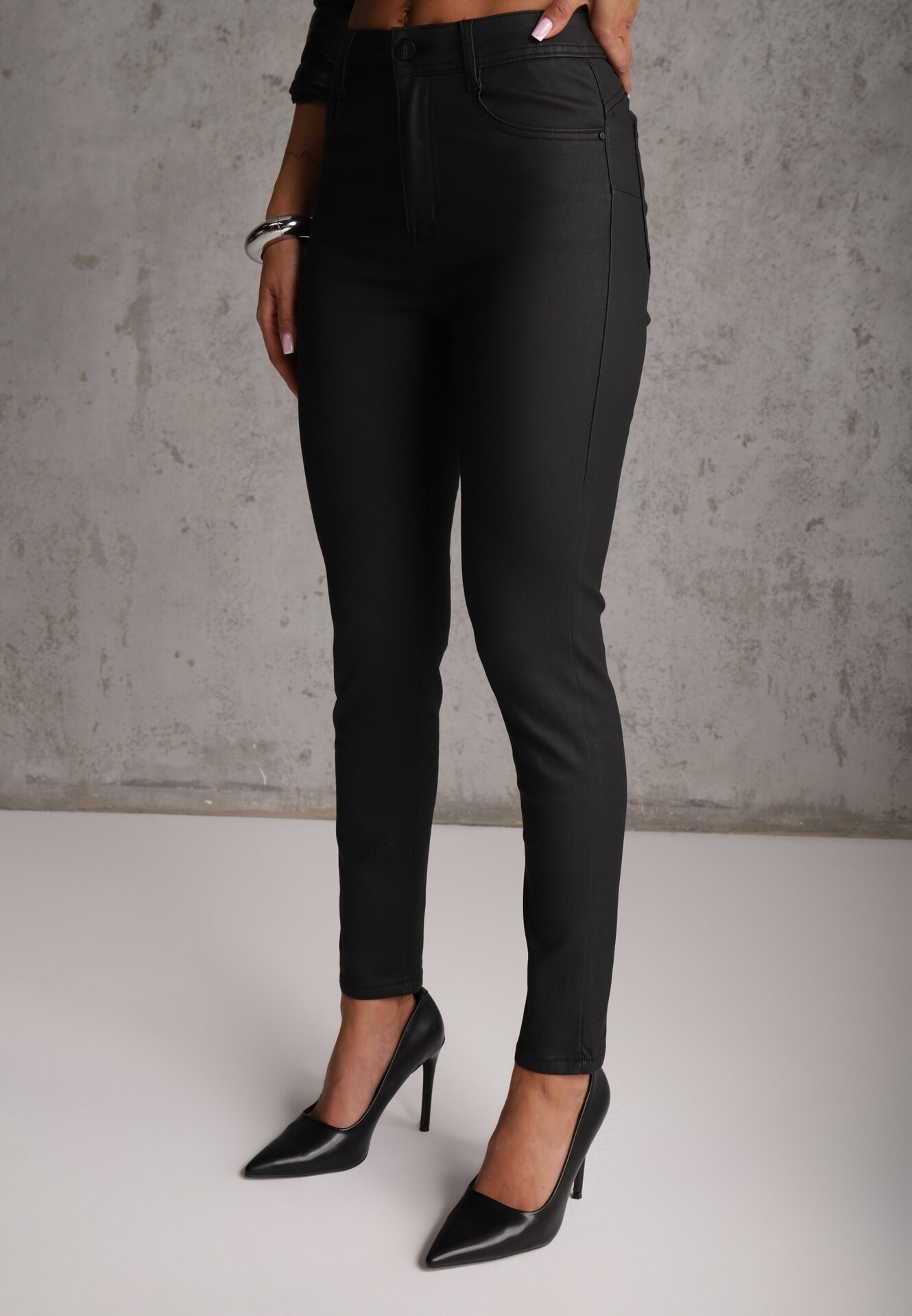 daysie Blugi Push-Up Skinny cu Finisaj Mat Cerat Tarellia Negri