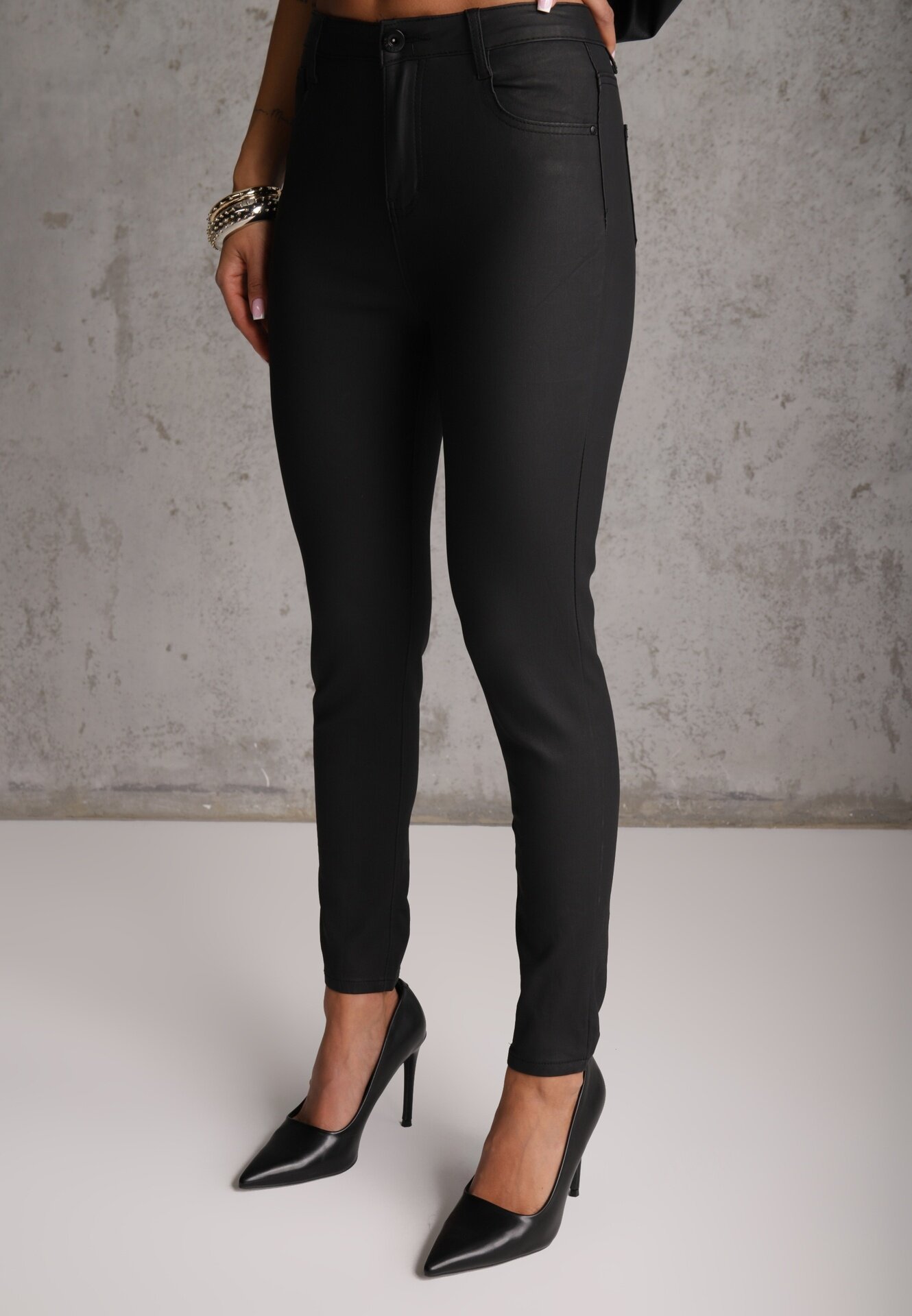 daysie Pantaloni cerati slim cu finisaj mat Nudrey Negri