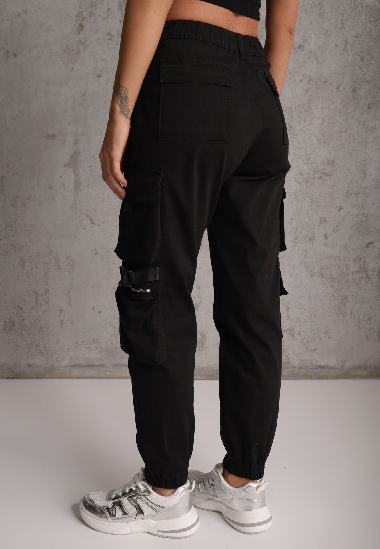 daysie Pantaloni Joggere Negri cu Buzunare Cargo din Bumbac Elastic Irisane
