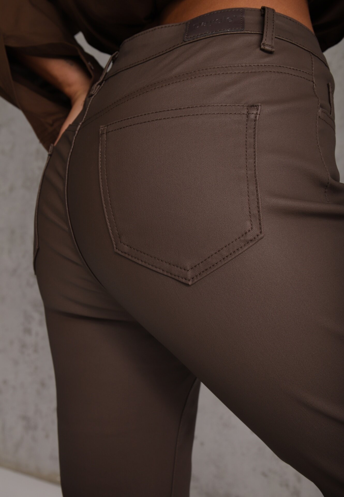 daysie Pantaloni Maro Casual Skinny cu croială modelatoare Elovi