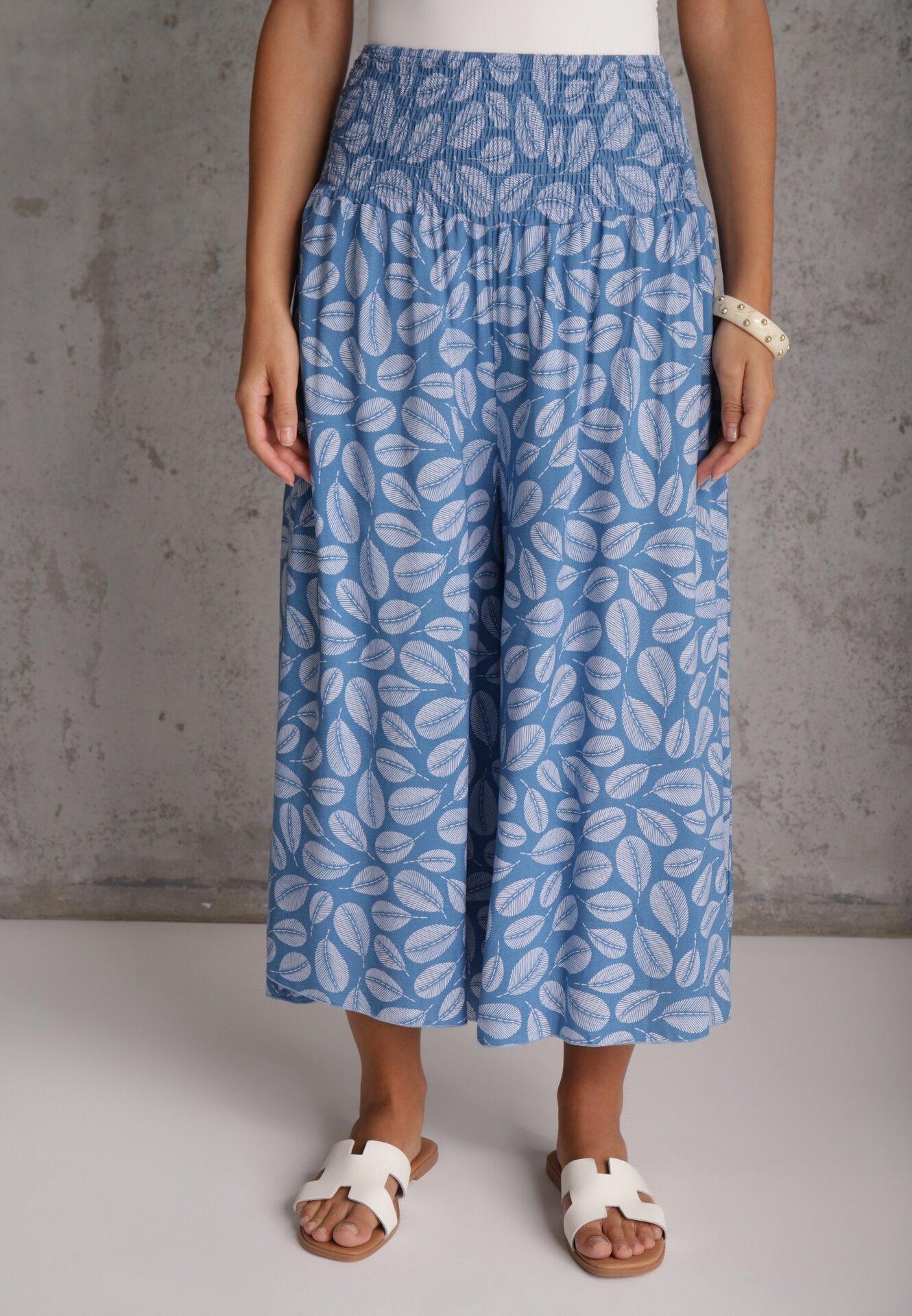 defox Pantaloni albaștri din bumbac cu picioare largi 7/8 și elastic în talie Elenthe