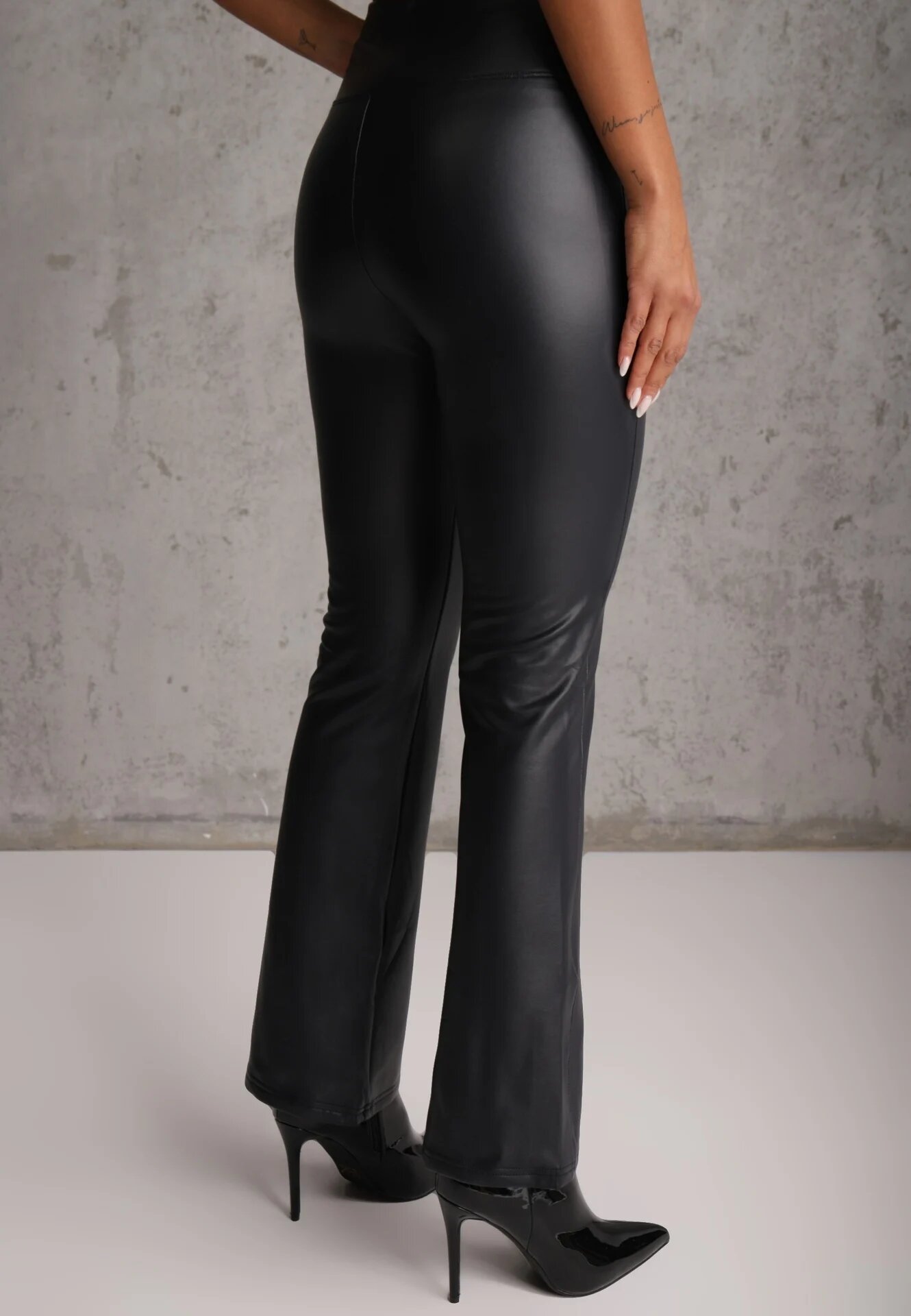 defox Pantaloni Bleumarin clopot din imitație de piele și cu elastic în talie Dawi