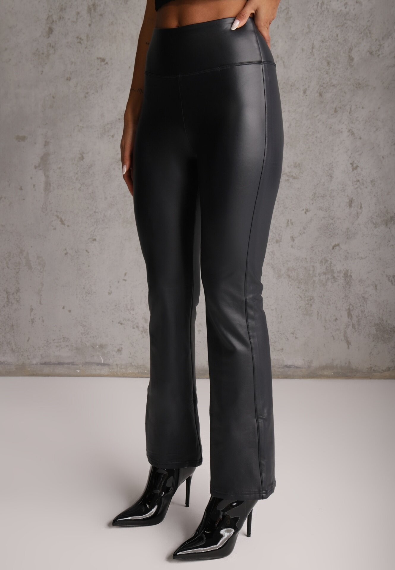 defox Pantaloni Bleumarin clopot din imitație de piele și cu elastic în talie Dawi
